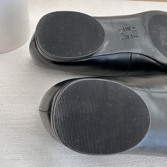 Naturalizer Bobby Black Faux Leather Chain Charm Pointy Flats Women’s 7.5M - Picture 12 of 13